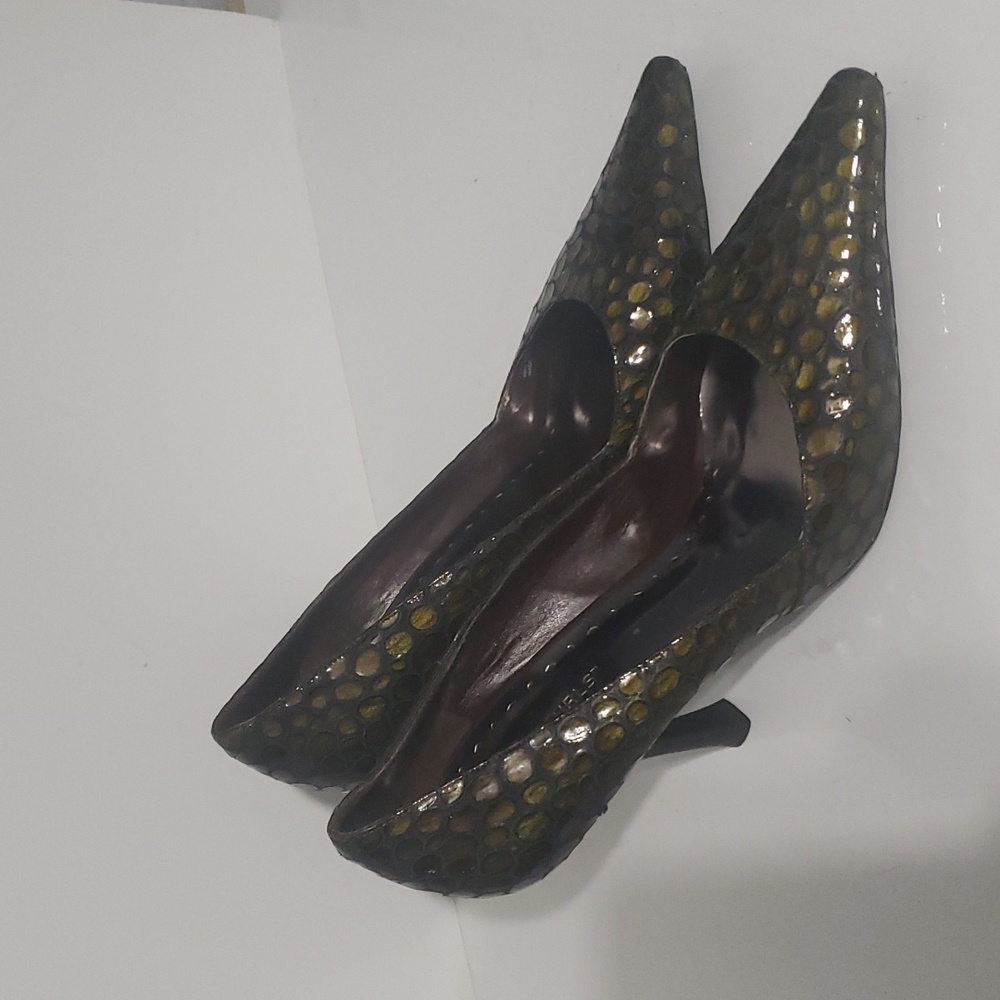 BCBGIRLS Green Black Leather Heels